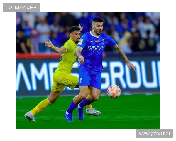 多萨里巧妙挑射先拔头筹利雅得新月半场一球领先帕丘卡